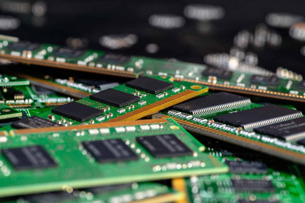 Escassez de chips de memória deve se estender até 2027,