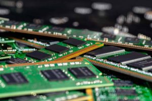 Escassez de chips de memória deve se estender até 2027,