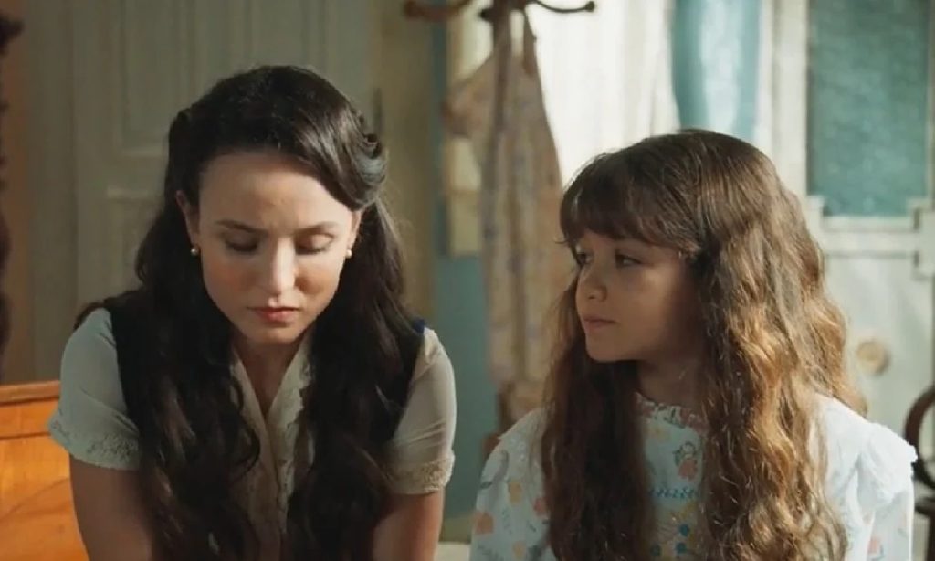 Êta Mundo Melhor!: Anabela flagra Estela e Túlio aos beijos