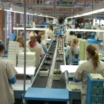 Faturamento da indústria sobe, mas emprego cai pelo terceiro mês