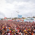 Férias e pré-carnaval lotam praias e expõem desafios de limpeza