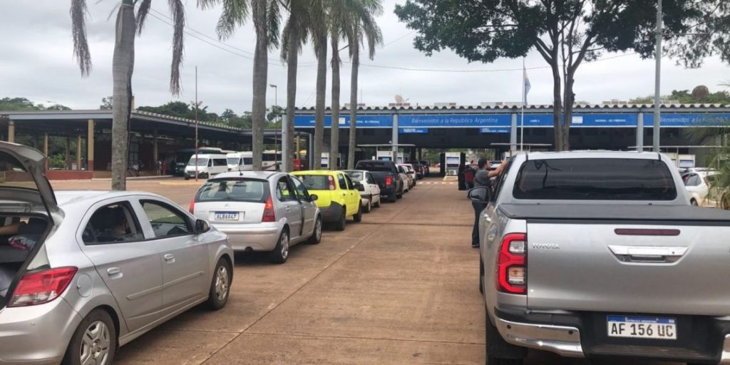 Fila na aduana argentina tem espera de até quatro horas
