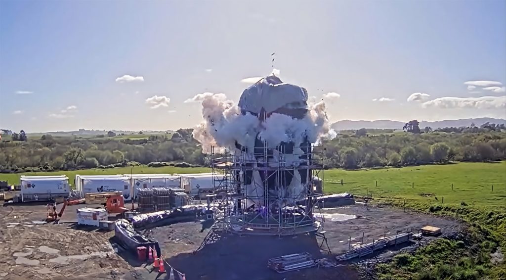 Foguete tem tanque de combustível destruído em teste de pressão
