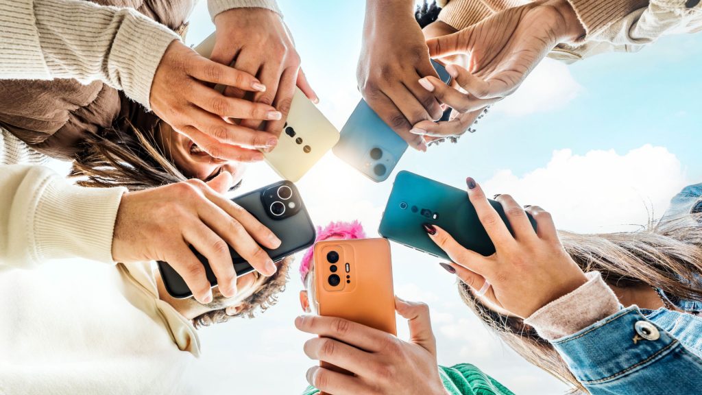 França quer copiar Austrália e tirar jovens das redes sociais