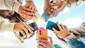 França quer copiar Austrália e tirar jovens das redes sociais