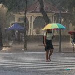 Frente fria interrompe onda de calor e traz risco de