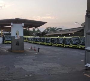 Garagens lotadas: rodoviários entram em greve geral por reajuste salarial