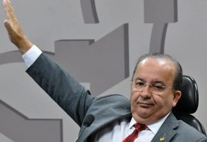 Governador de Santa Catarina proíbe cotas raciais em universidades do