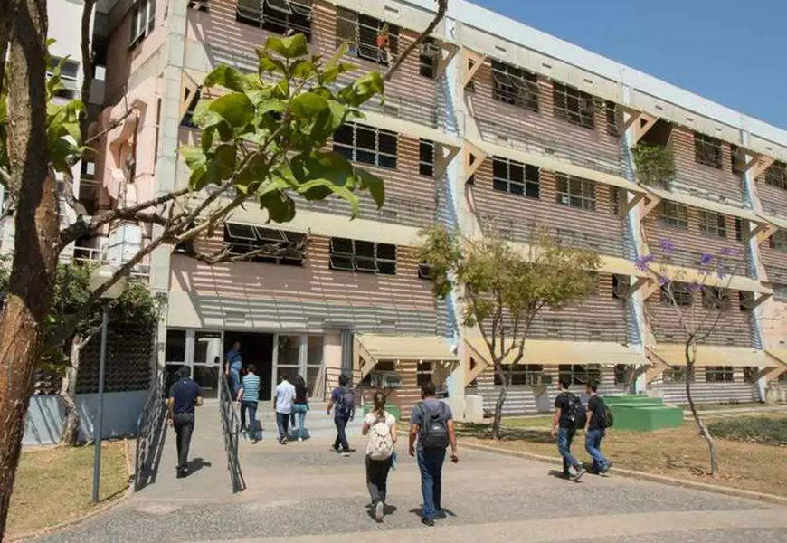 Governo recompõe orçamento da educação e garante R$ 977 milhões