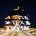 Hard Rock Cafe sobre o mar atrai milhares de turistas