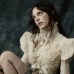 Holly Humberstone anuncia segundo álbum, “Cruel World”, com lançamento a