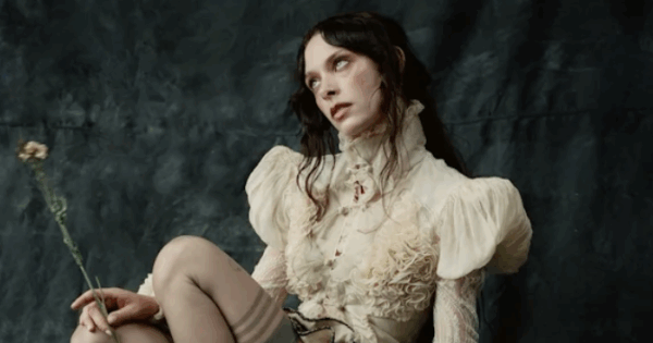 Holly Humberstone anuncia segundo álbum, “Cruel World”, com lançamento a