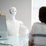 Hospital testa robô com inteligência artificial para informar pacientes