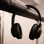 JBL aproveita CES 2026 para lançar fones para vários tipos