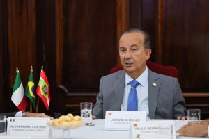 Jorginho Mello proíbe banheiros unissex em escolas de SC