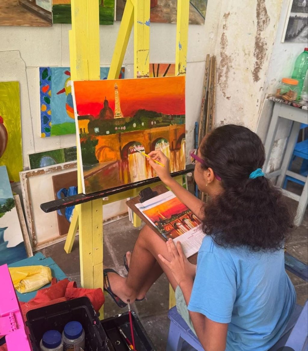 Jovem artista autista realiza primeira exposição de pintura em São