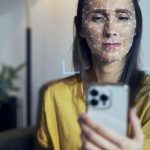 Justiça proíbe biometria facial recorrente em terapias para pessoas com