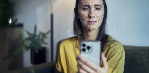 Justiça proíbe biometria facial recorrente em terapias para pessoas com