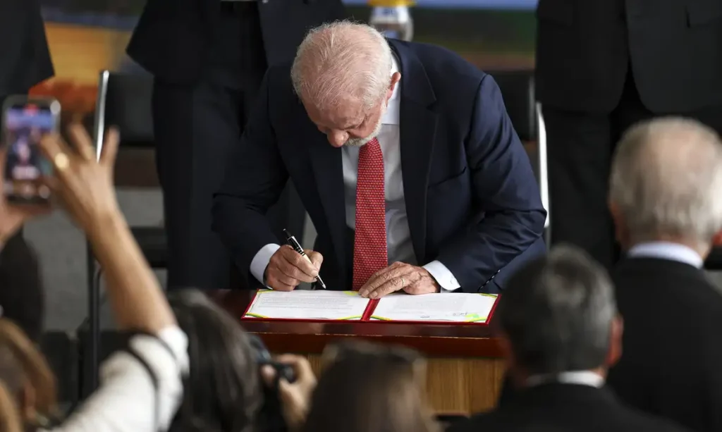 Lula veta integralmente o PL da Dosimetria