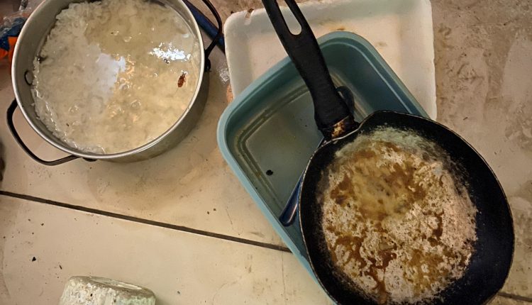 Mãe é presa por manter a própria filha com paralisia