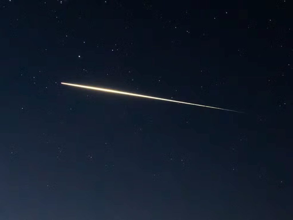 Meteoro? Nave da SpaceX deixa rastro brilhante no céu; veja