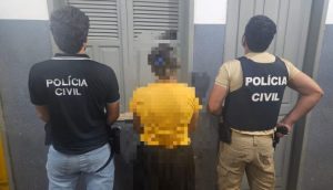 Mulher é presa suspeita de participação em duplo homicídio em