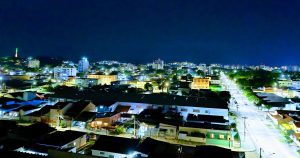 O efeito multiplicador: Como uma única fábrica de carros gera