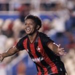 “Ó moto surpreendente, time de fibra e de garra”