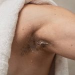 O que acontece se você ficar sem usar desodorante por