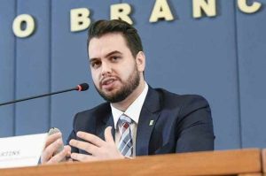 PF prende Filipe Martins, ex-assessor especial de Jair Bolsonaro