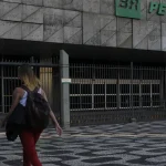 Petrobras confirma vazamento de fluido de perfuração a 175 km