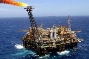 Petróleo sobe mais de 3% e fecha no maior nível