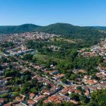 Pirenópolis combina mais de 80 cachoeiras, natureza e bem-estar para