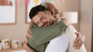 Por que abraçar nos faz sentir melhor?