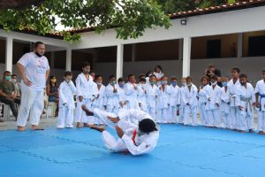 Projeto leva judô e balé para comunidade da Vila Nova,