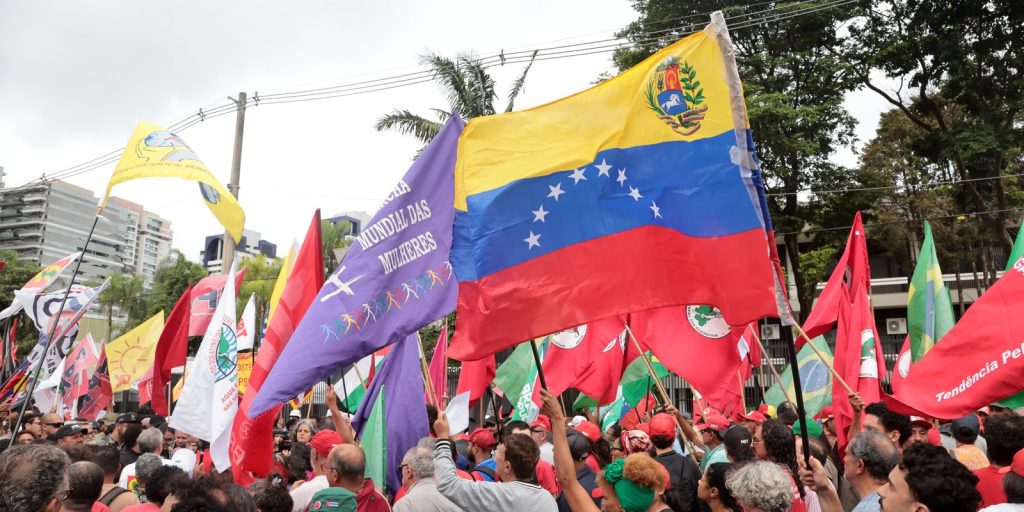 Protesto em SP pede soltura de Maduro e autonomia da