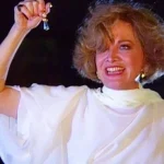 Rainha da Sucata: Laurinha se joga do prédio para culpar