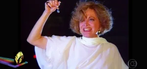 Rainha da Sucata: Laurinha se joga do prédio para culpar