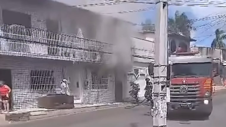 Residência pega fogo no Vinhais, em São Luís