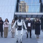 Robô humanoide da China é o primeiro do mundo a