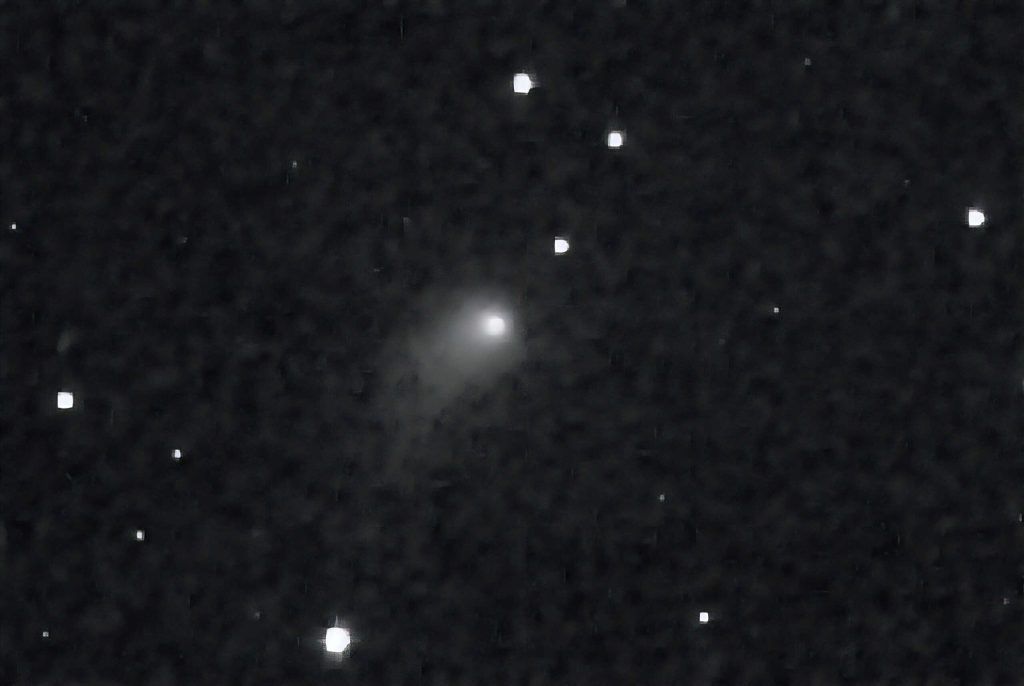 Semana começa com pico de brilho do cometa Wierzchos