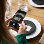 Tarcísio veta lei que obriga cardápios impressos em São Paulo