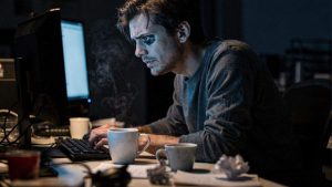 Tomar café sem entender a meia-vida pode minar seu desempenho