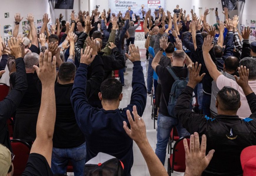 Trabalhadores autorizam sindicato a negociar dívidas e retomada da Avibras
