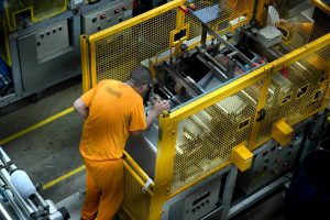 Trabalho de presos paga contas de presídios em Santa Catarina