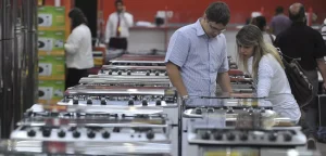 Vendas no varejo recuam em 2025 e encerram ano com