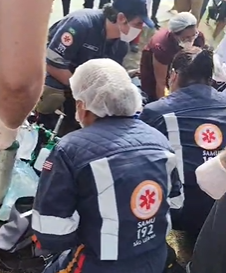 Vídeo: motociclista fica ferido após cair de viaduto no bairro