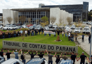 funcionários e oposição resistem à privatização da estatal no Paraná